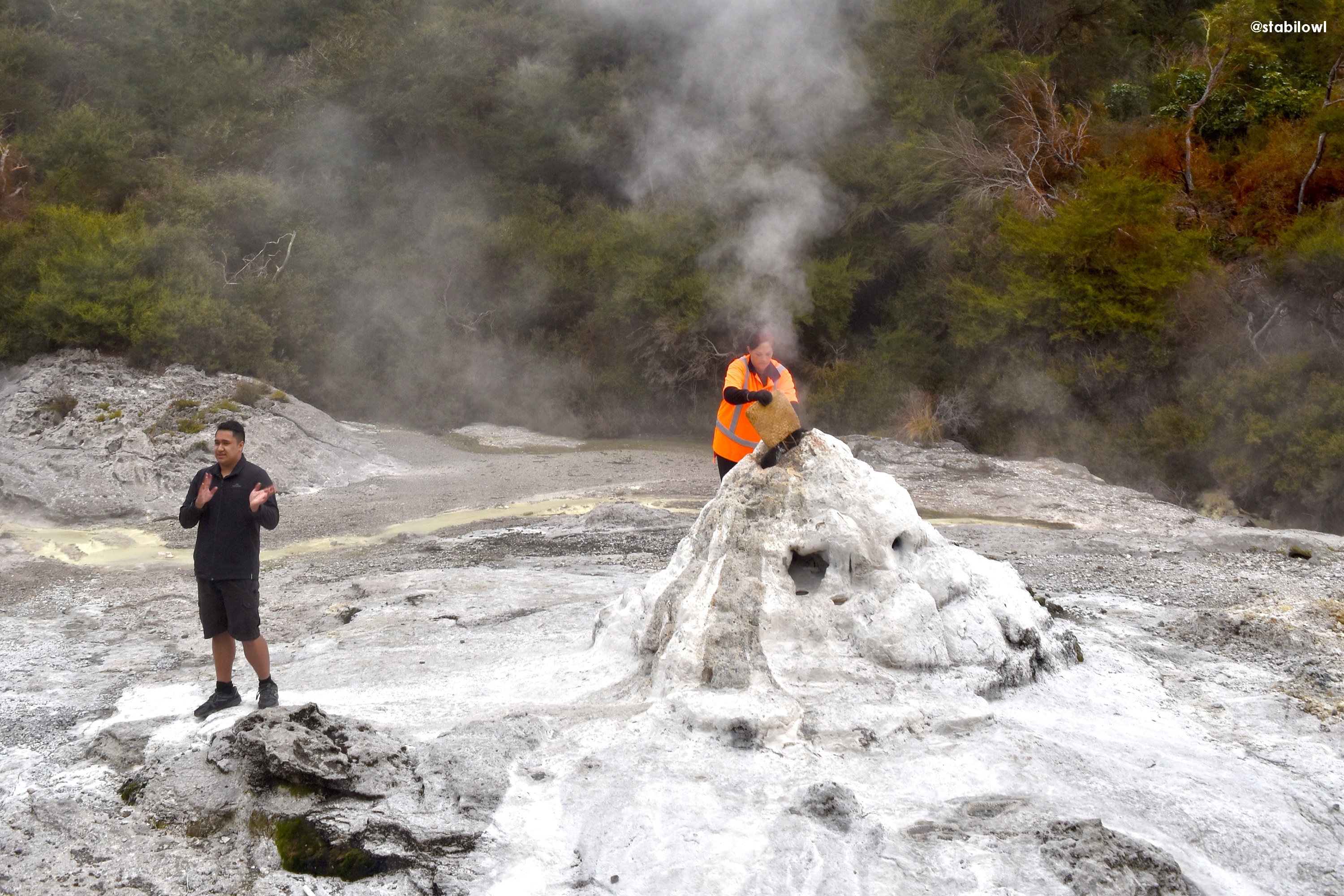 (767)✿唐津焼★三代陶痴作★寒山拾得の像★破魔おまけ付き★ 767)✿唐津焼☆三代陶痴作☆寒山拾得の像☆破魔おまけ付き