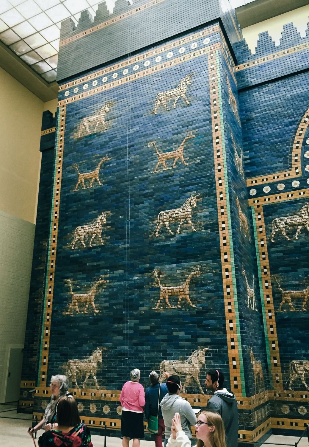 Photographs of the Visit to the Pergamon Museum #1 - The Processional Way  and the Gate of Ishtar, Babylon. — Steemit, image size:1039x1500