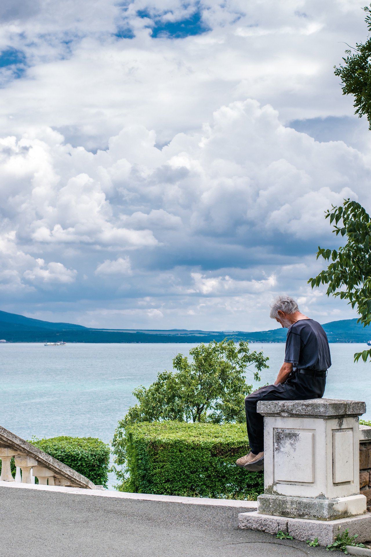 DEK Photography: The Man Beneath the Clouds