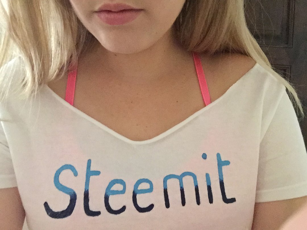 Diy Off The Shoulder Shirt Steemit The Style Is Causal And Works Well On Oversized Shirts You May Want To Practice This Technique An Older Shirt First One Wouldn T Mind Messing Up