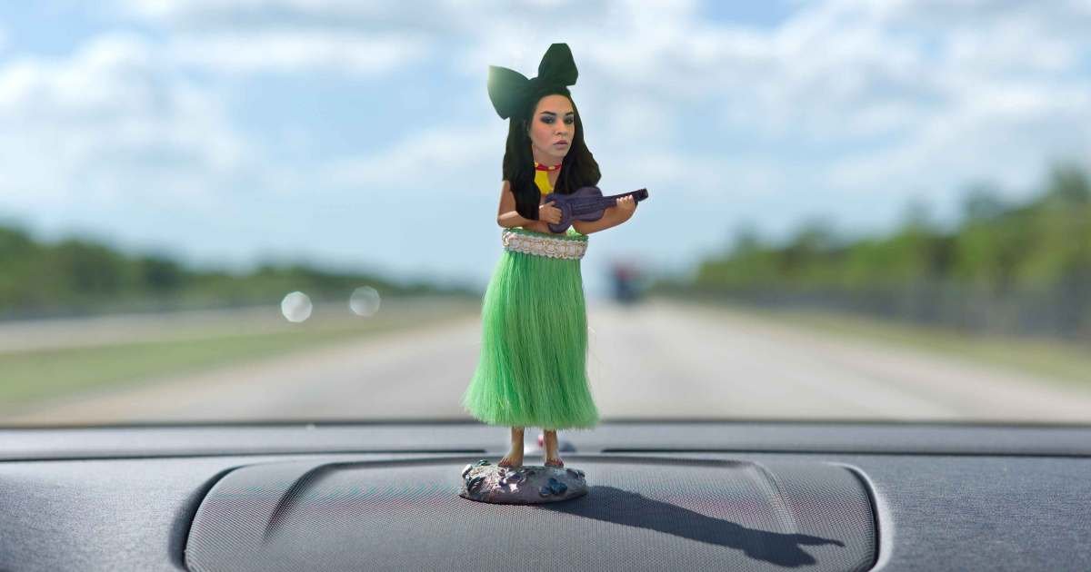 sjw triggered by lyft drivers hula girl bobblehead but ends up