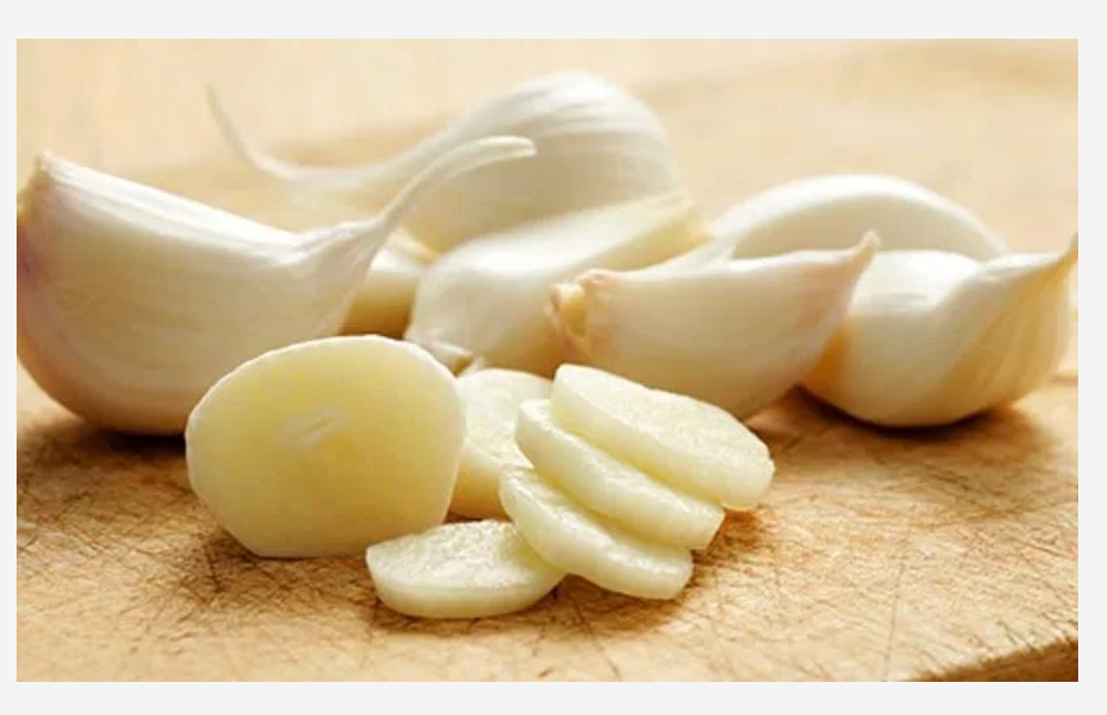 It is very healthy for the body to eat garlic in empty stomach in the
