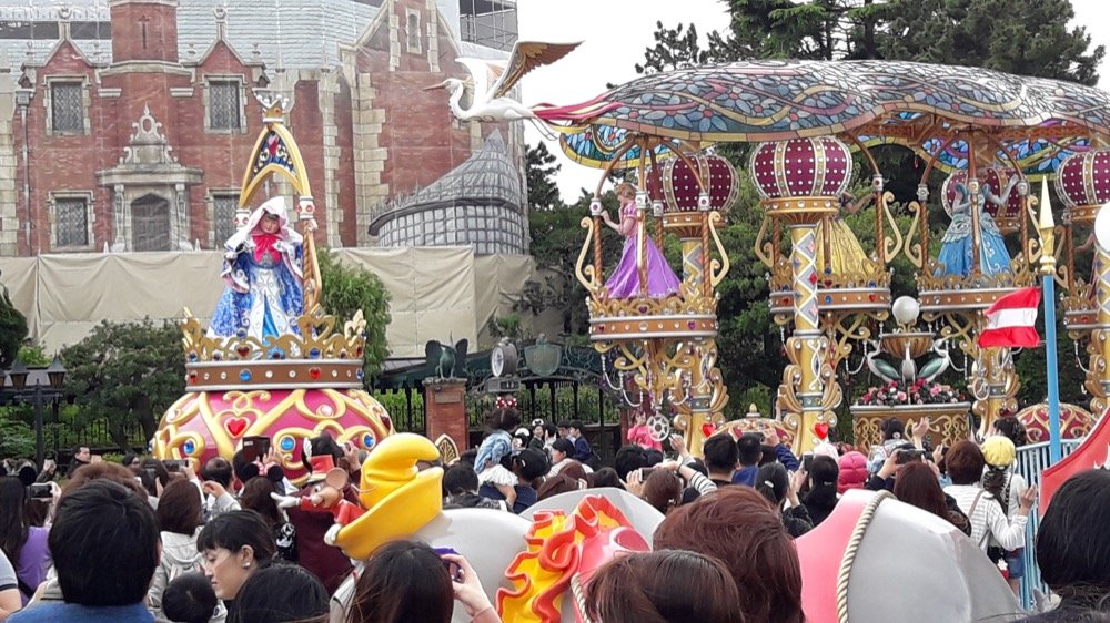 A Day at Disneyland, Tokyo, Japan!