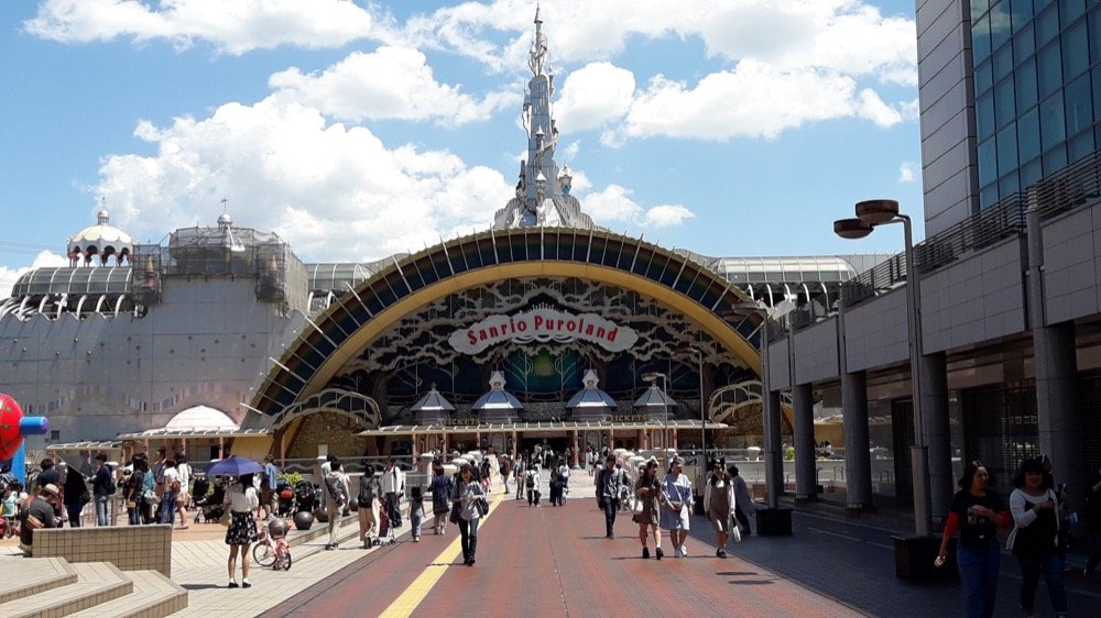 A Day with Hello Kitty at Sanrio Puroland!