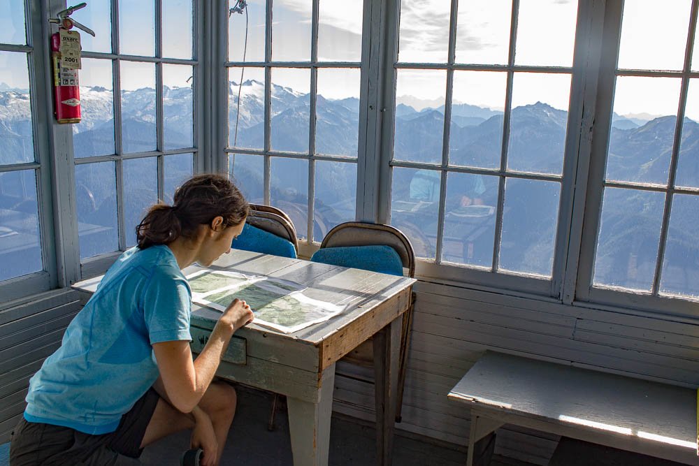 inside-hidden-lake-lookout