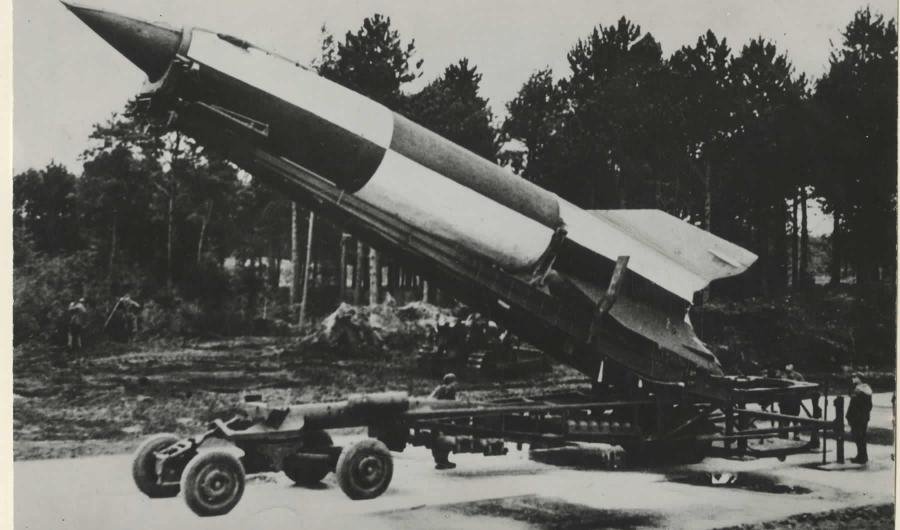 het v2 offensief raket 1 Ex Diplomatico Británico, 1961 Se han descubierto satélites misteriosos en órbita alrededor de la Tierra desde hace décadas atrás
