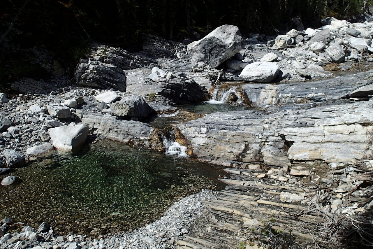 waterfalls-hiking