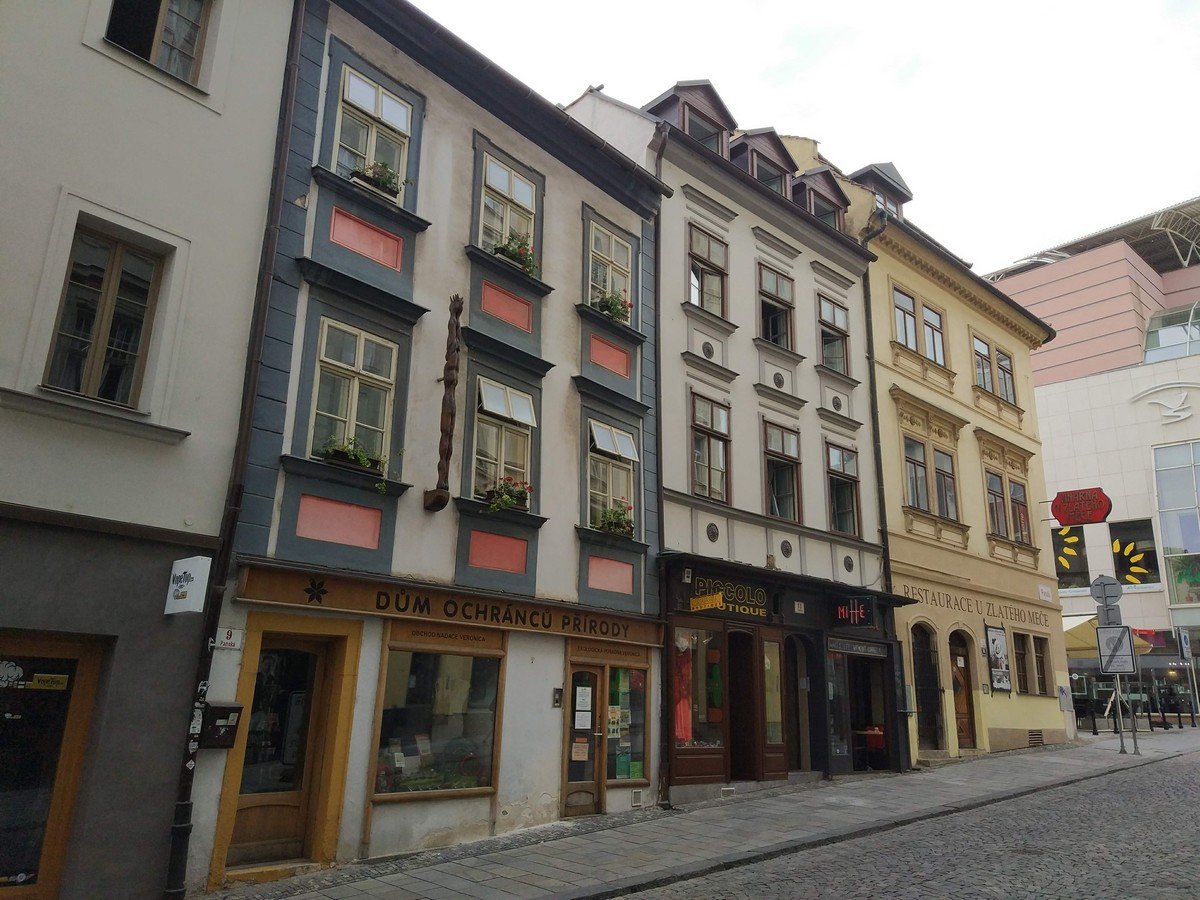 Passing by some cute buildings on the way back to the car.