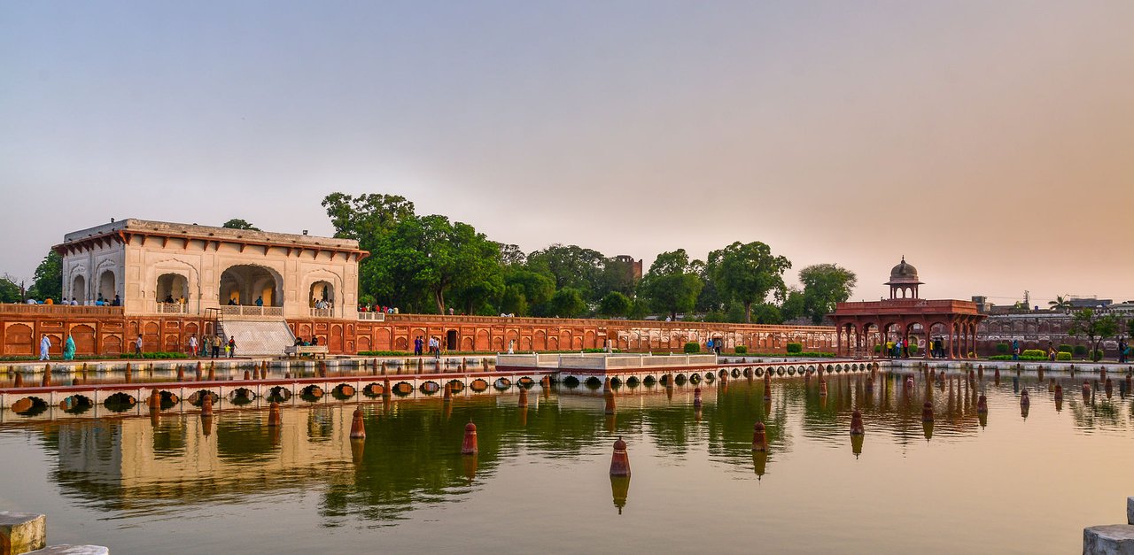 1920px-Reflection_of_Farah_Baksh_Terrace_(Upper_Terrace)_main_building.jpg