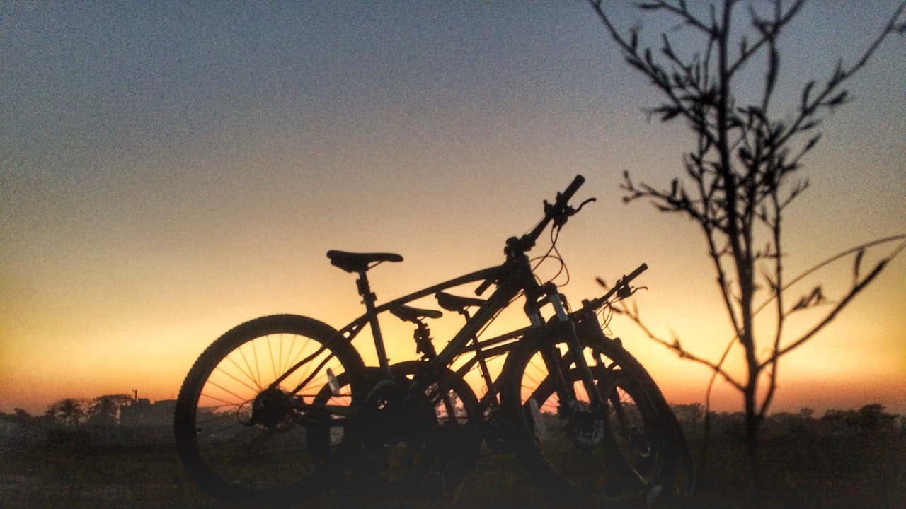 bicycle-black-and-white-896677.jpg