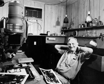 Ave-Bonar-Photography-Portrait-of-Russell-Lee-in-His-Darkroom-on-West-Avenue-in-Austin2.jpg