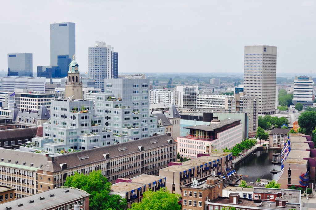 richting centraal station vanaf laurenskerk.jpg