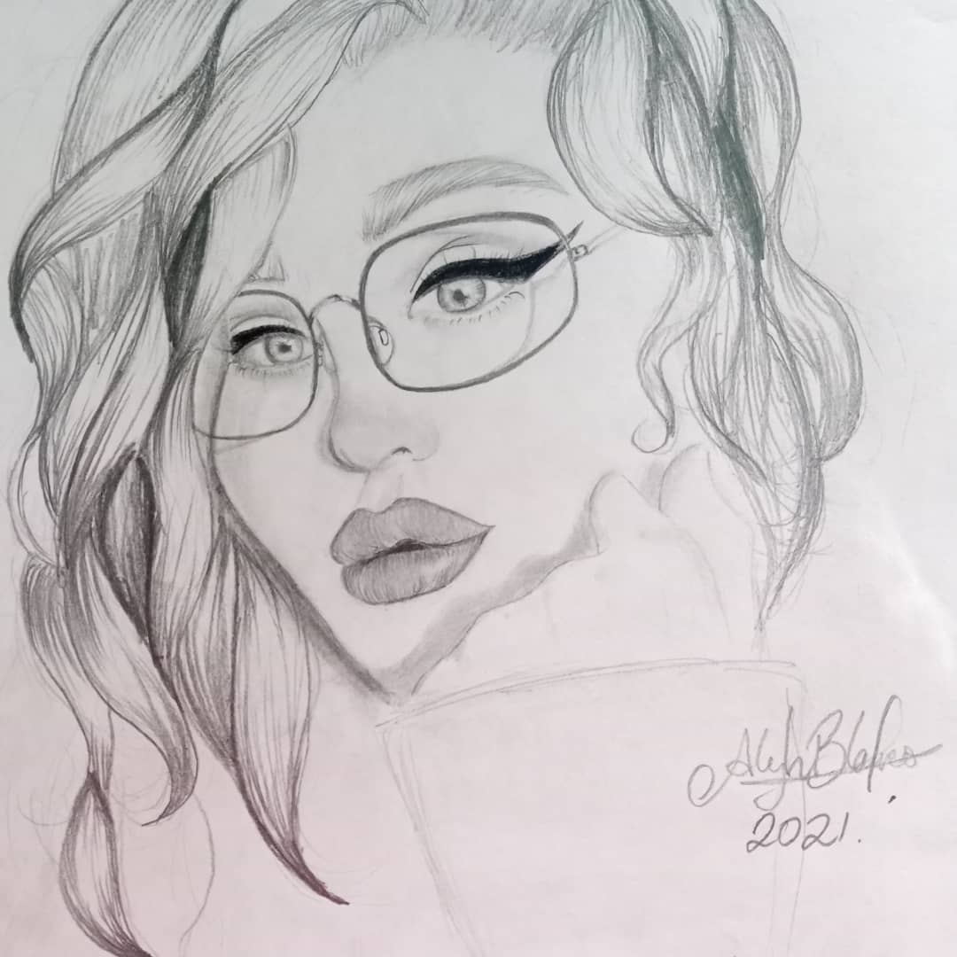 Chica de lentes (mi primer dibujo publicado ) Chica de lentes (mi primer dibujo publicado )