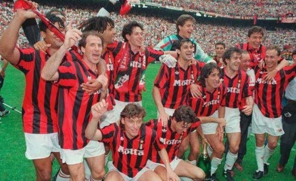 Milan_-_Scudetto_1992-93.jpg