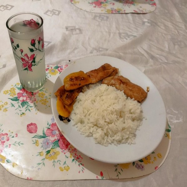 Almuerzo.jpeg