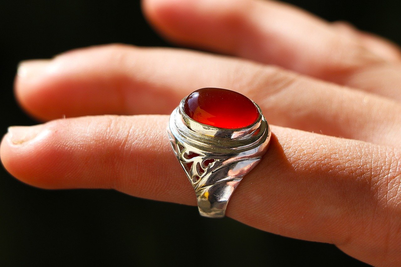 agate-gemstone-ring-8387151_1280.jpg