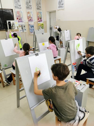 free-photo-of-children-drawing-in-class.jpeg