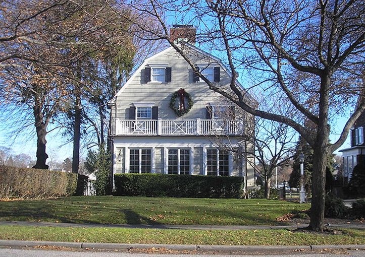 Amityville_house.JPG