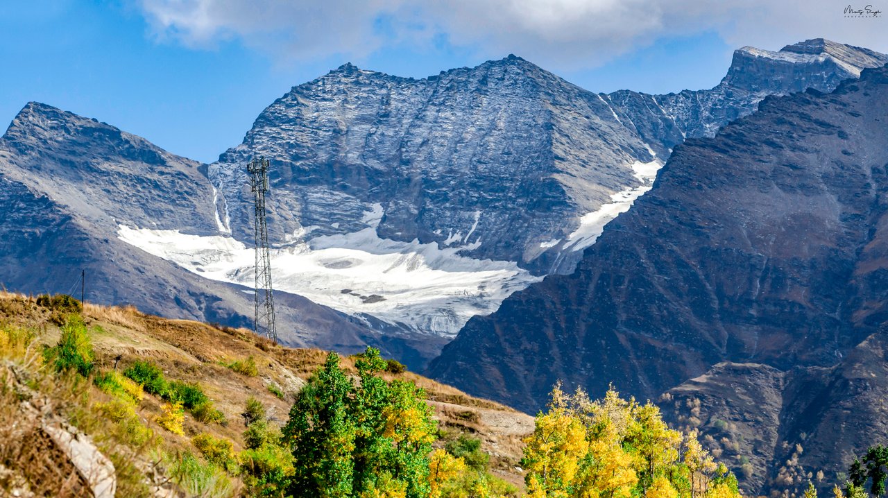 Mountains with Snow in Sissu.jpg