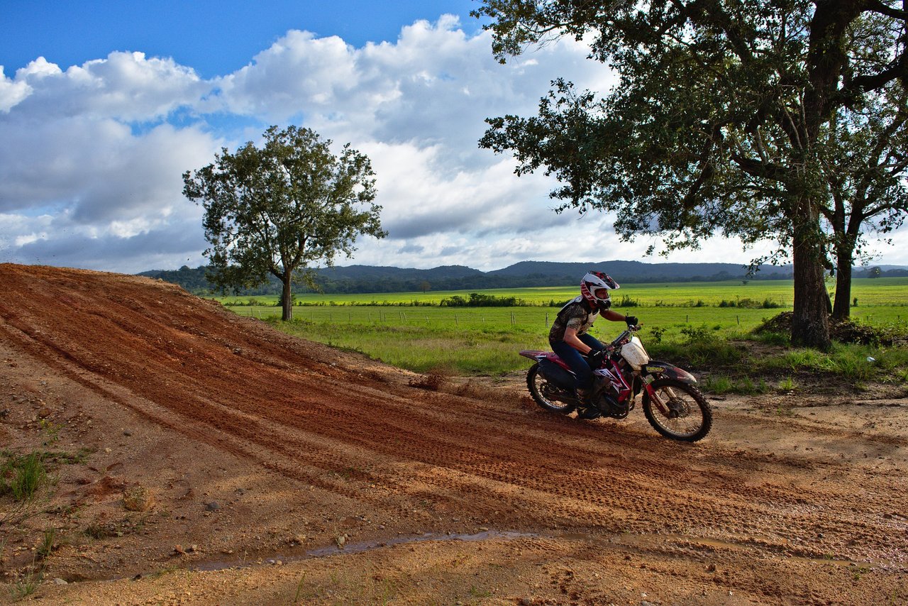 motocross-3165228_1920.jpg