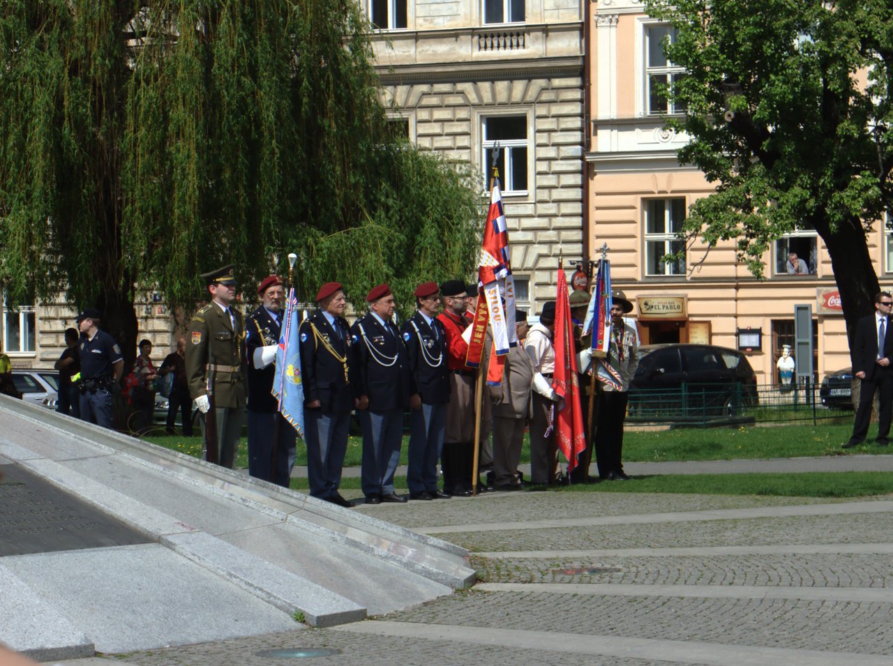 Praha,_Klárov,_oslavy_Dne_osvobození_II.jpg