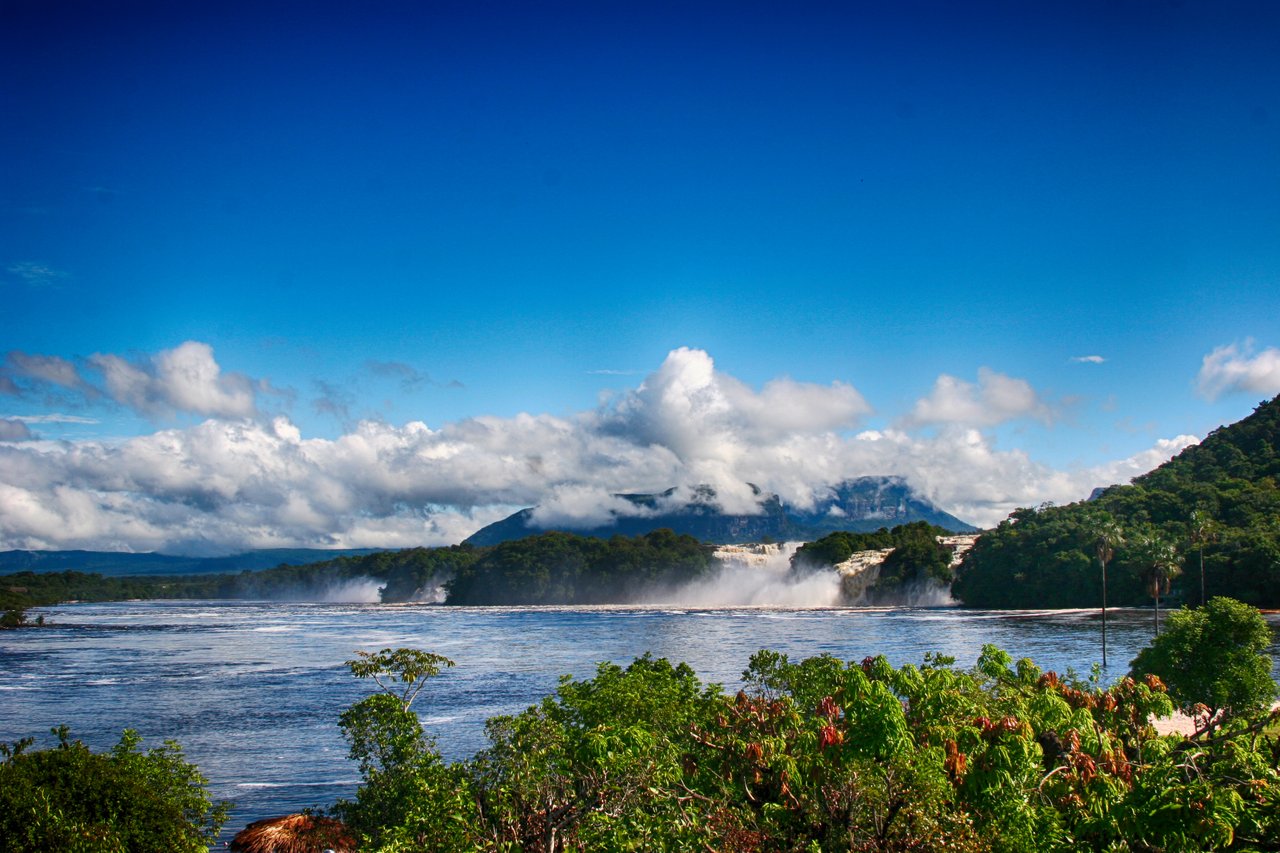 Canaima Lagoon.jpg