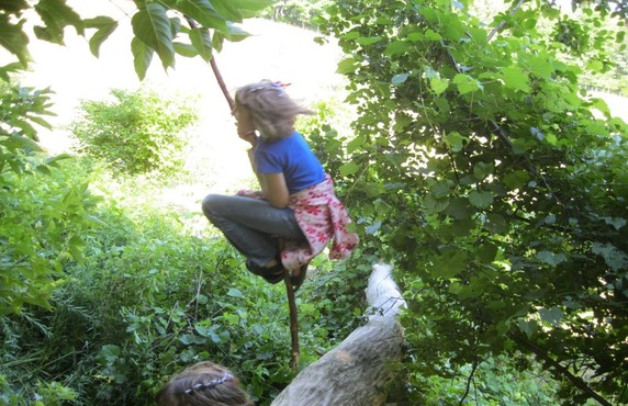 kidholdingrope