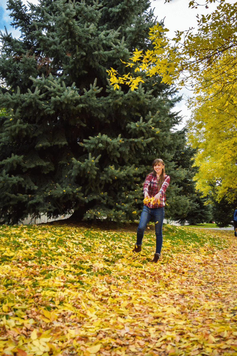My 5 Favorite Things About Fall + Autumn Sister Photoshoot.gif