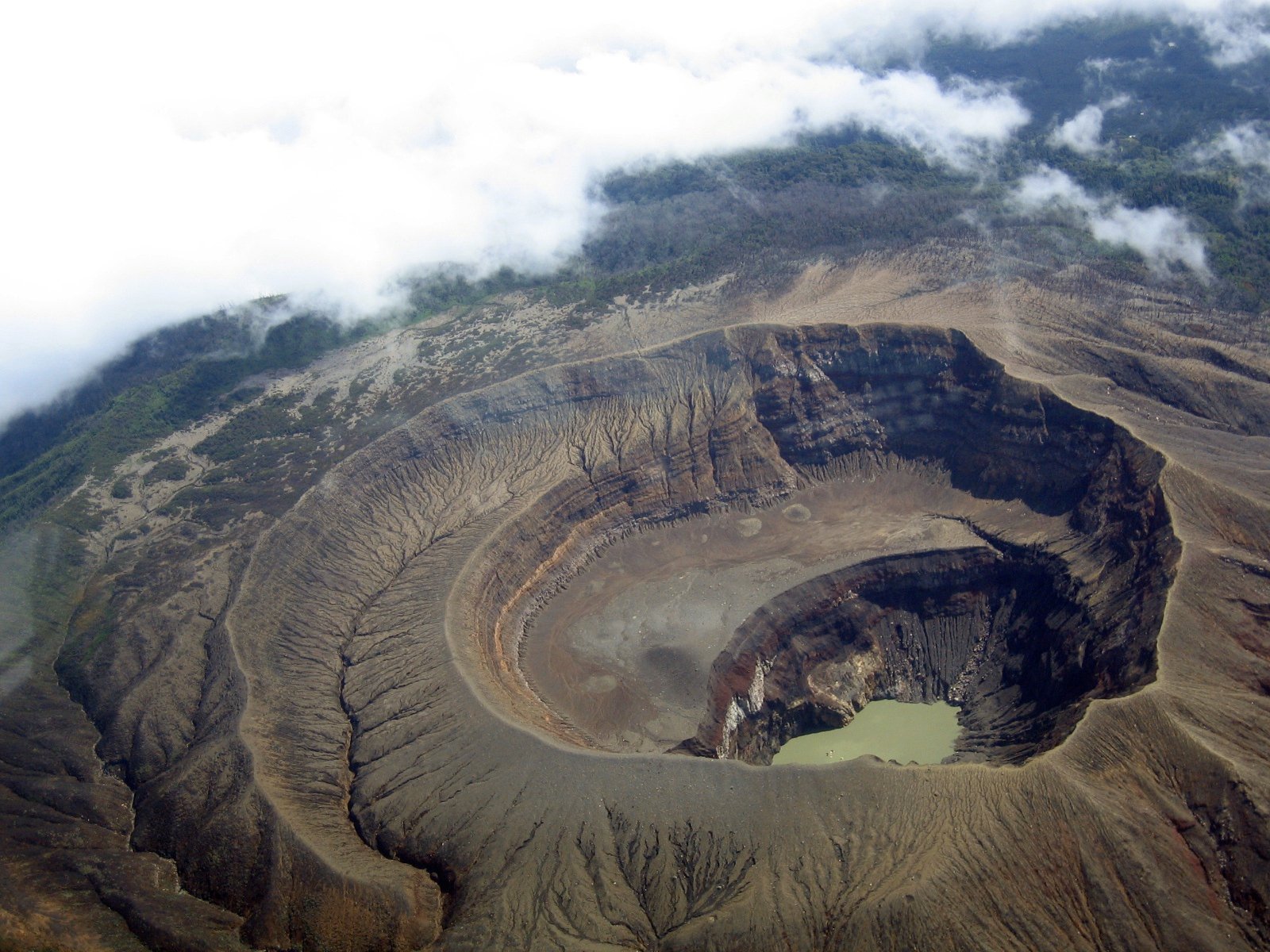 Santa_Ana_Volcano.USAF.C-130.3.jpg