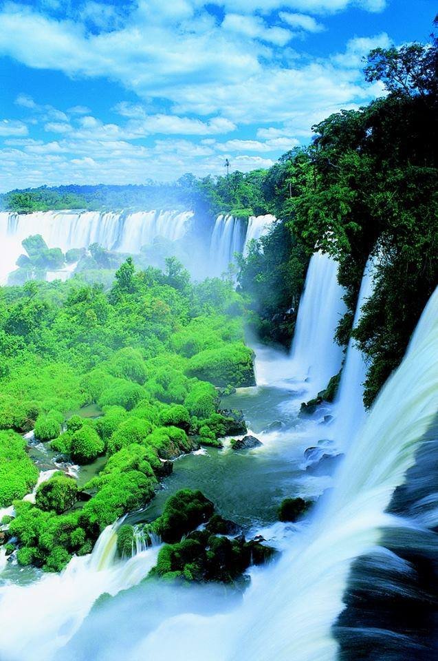 Las cataratas del Iguazú que asombran, parque nacional de Iguazu, Brasil..jpg