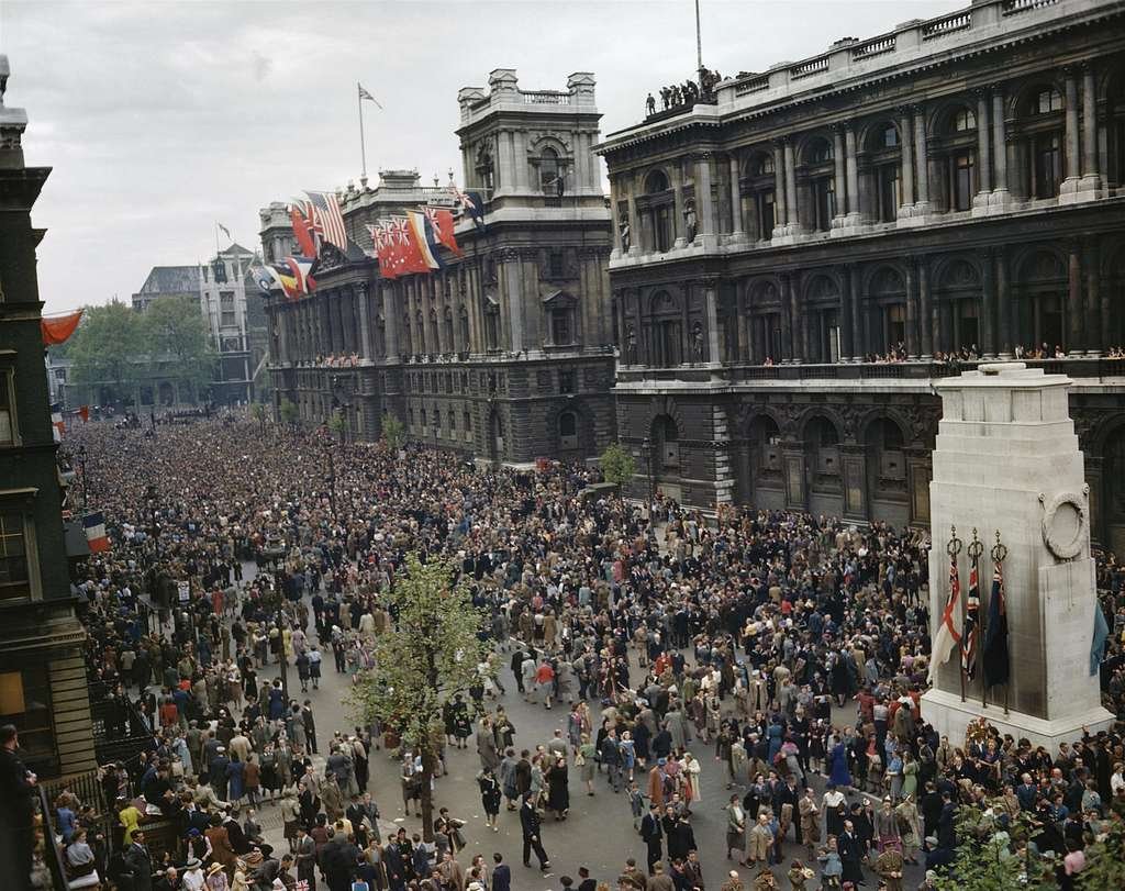 ve-day-celebrations-in-london-8-may-1945-tr2876-afcf64.jpg