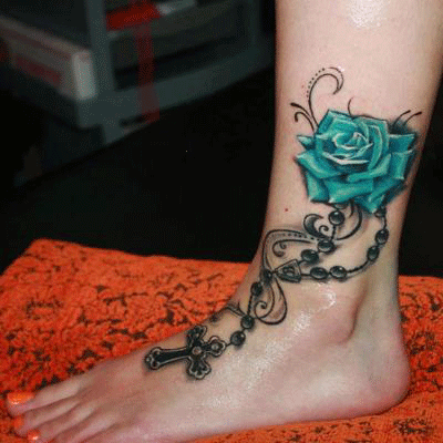 tatuajes-mujeres-en-el-pie.gif