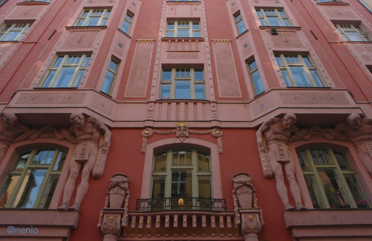 prague-pink-building.jpg