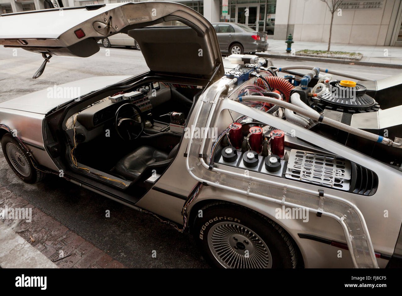 back-to-the-future-delorean-time-machine-replica-washington-dc-usa-FJ8CF5.jpg