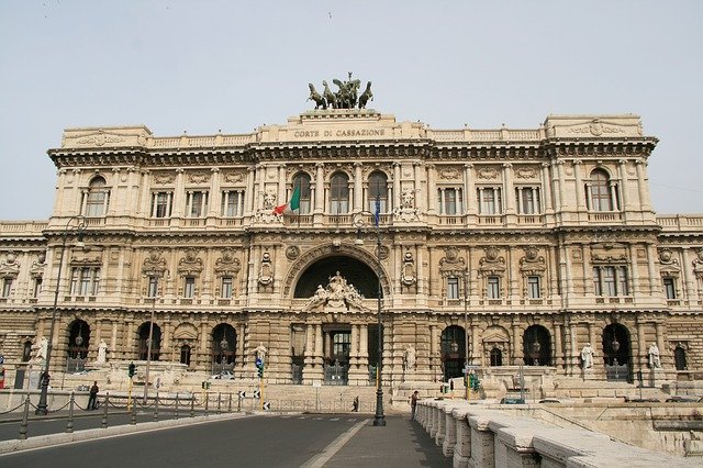 corte-suprema-di-cassazione-3682663_640.jpg