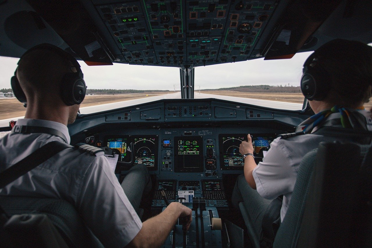 cockpit-2576889_1280.jpg