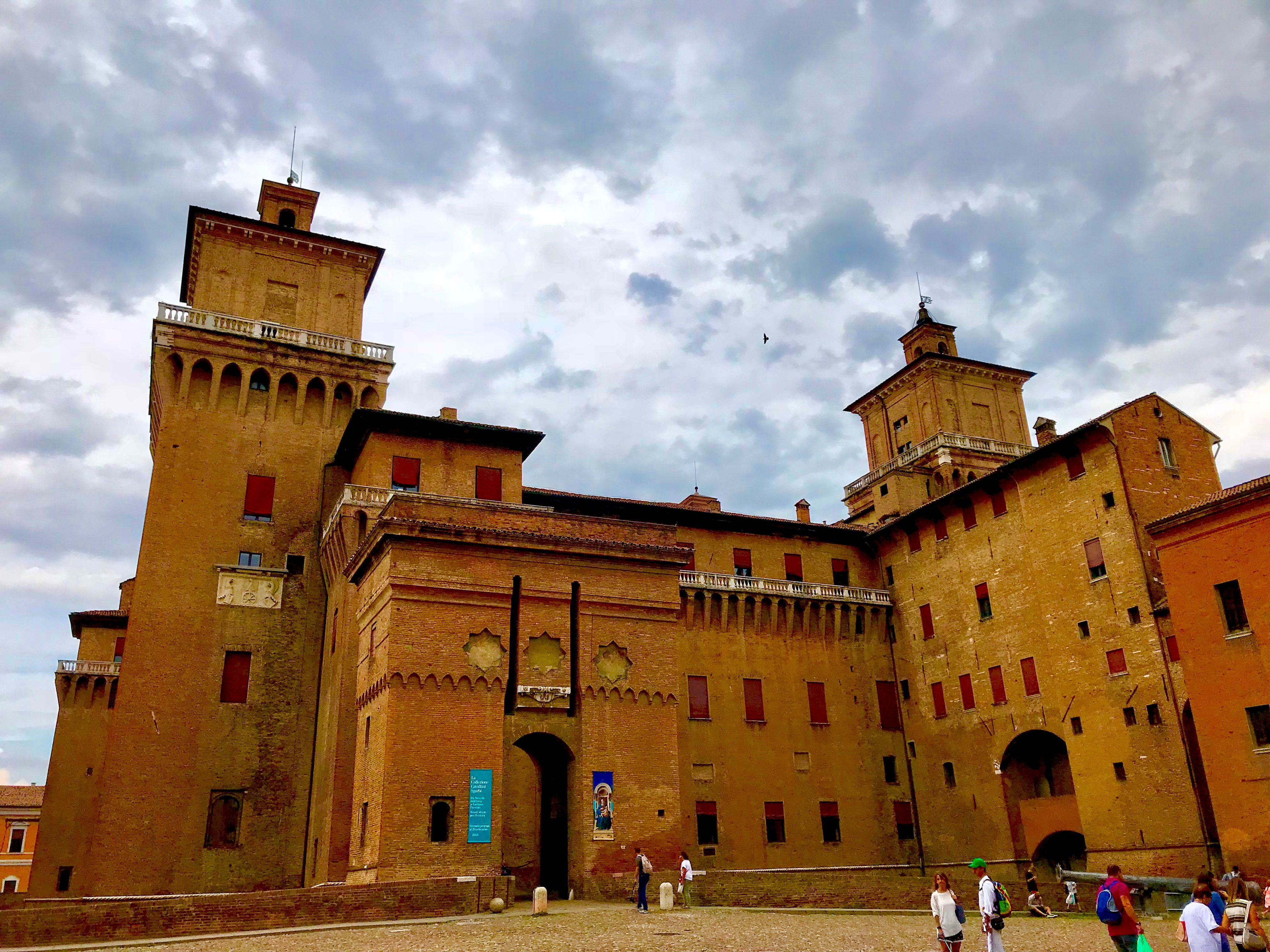 Castello Estense.jpeg