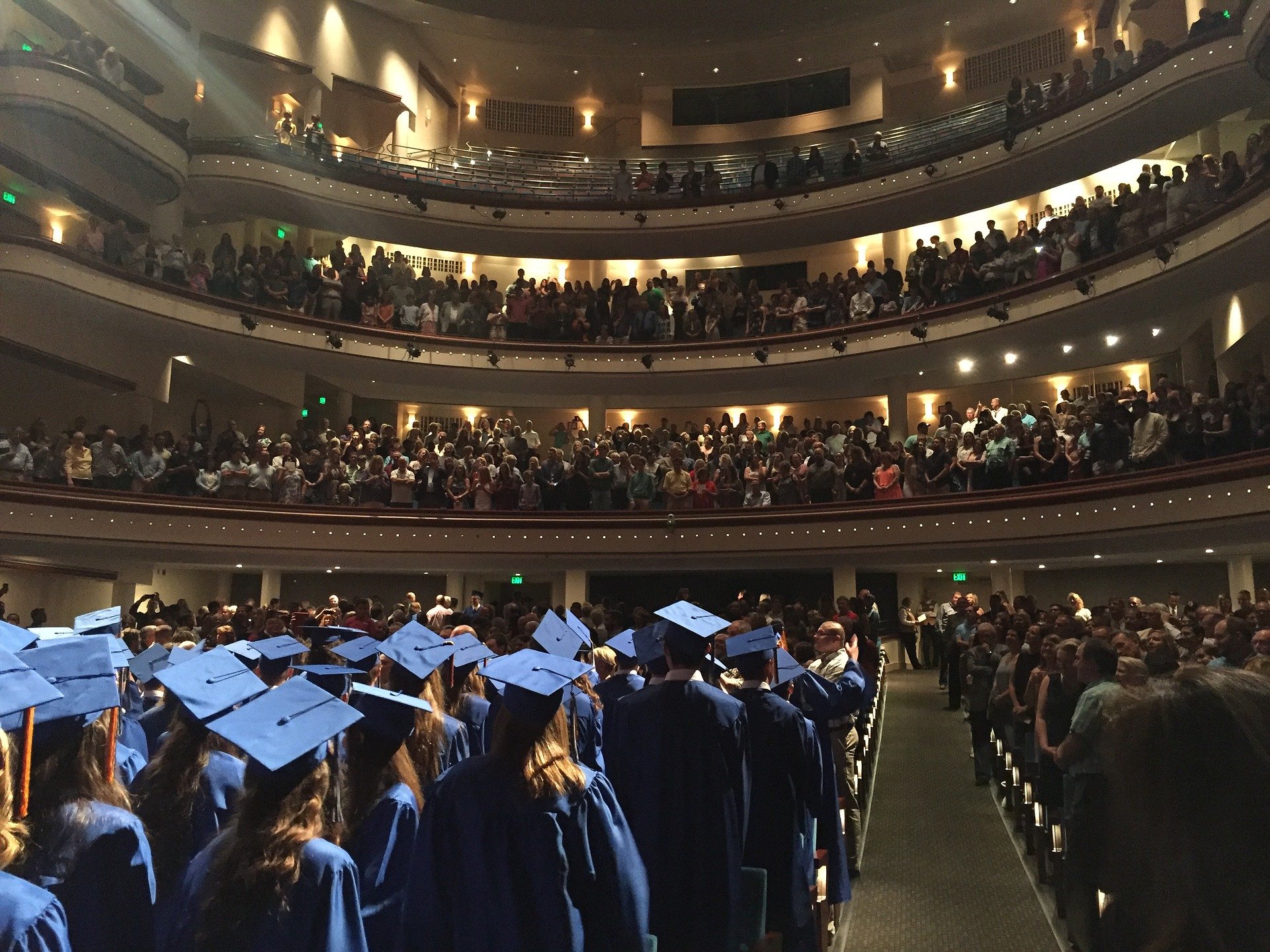 graduation-2394130_1920.jpg