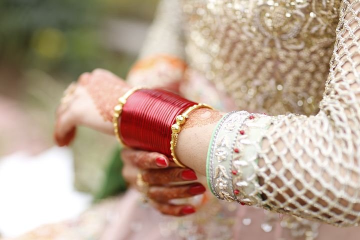 bangles-6899985__480.jpg