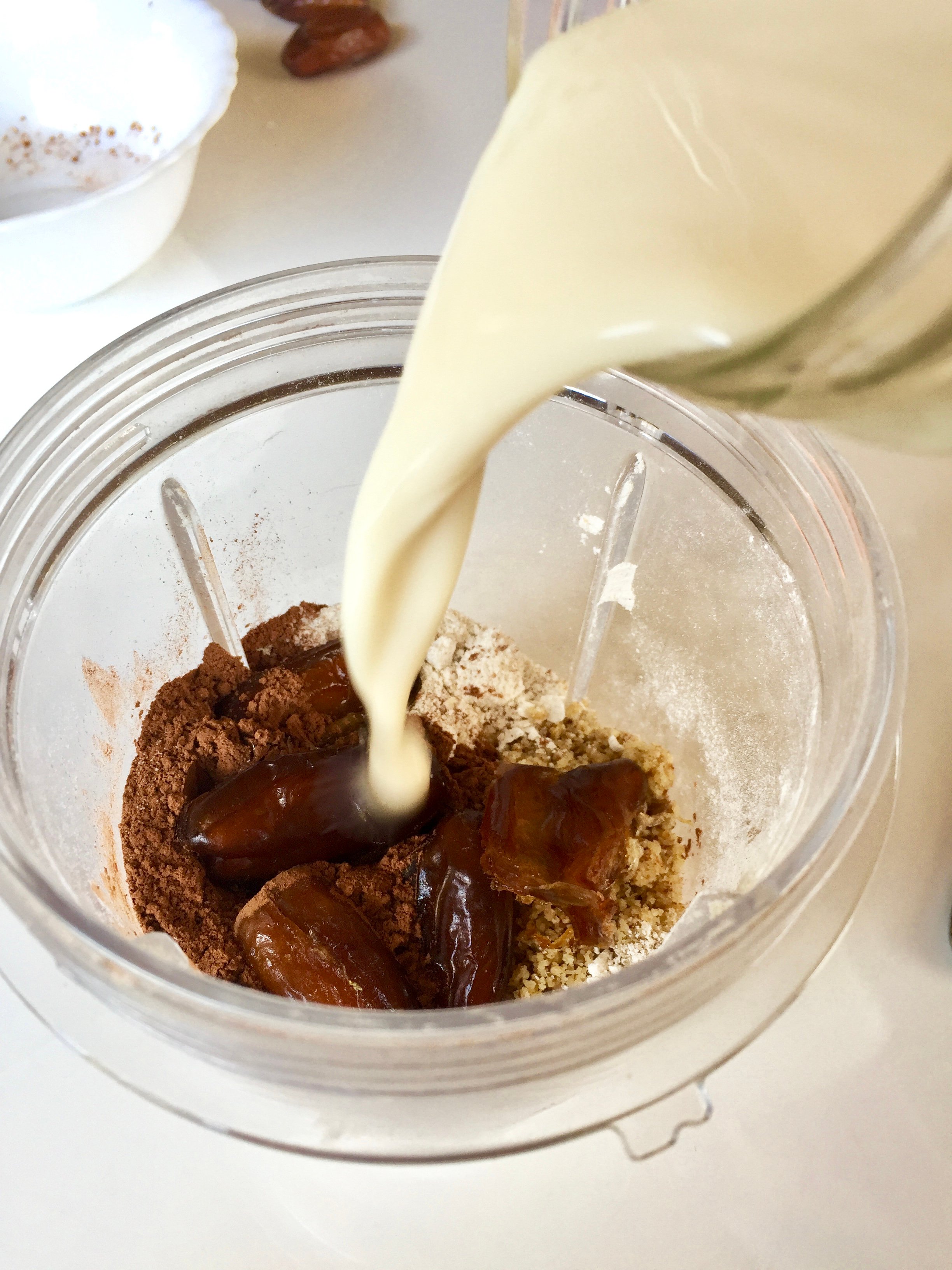 RAW VEGAN EDIBLE BROWNIE BATTER 🍫 healthy & easy recipe Vegan