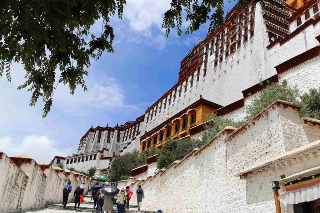 Stairs-leading-up-to-Potala-Palace-entrance-1024x683.jpg