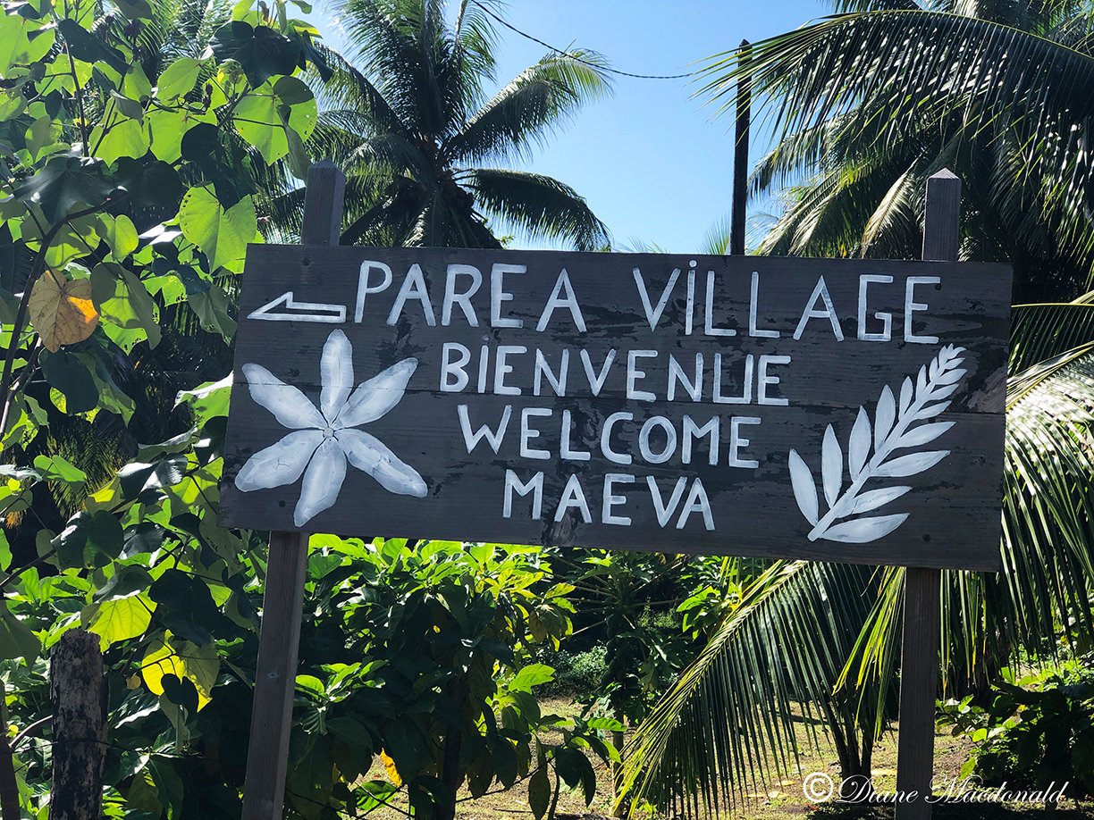 welcome parea sign huahine.jpg