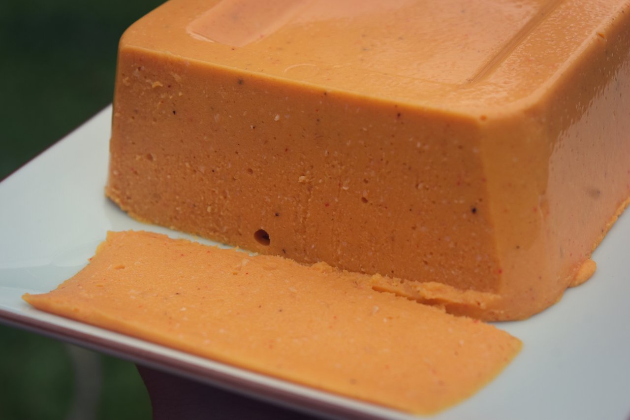 vegan-cheddar-17.jpg