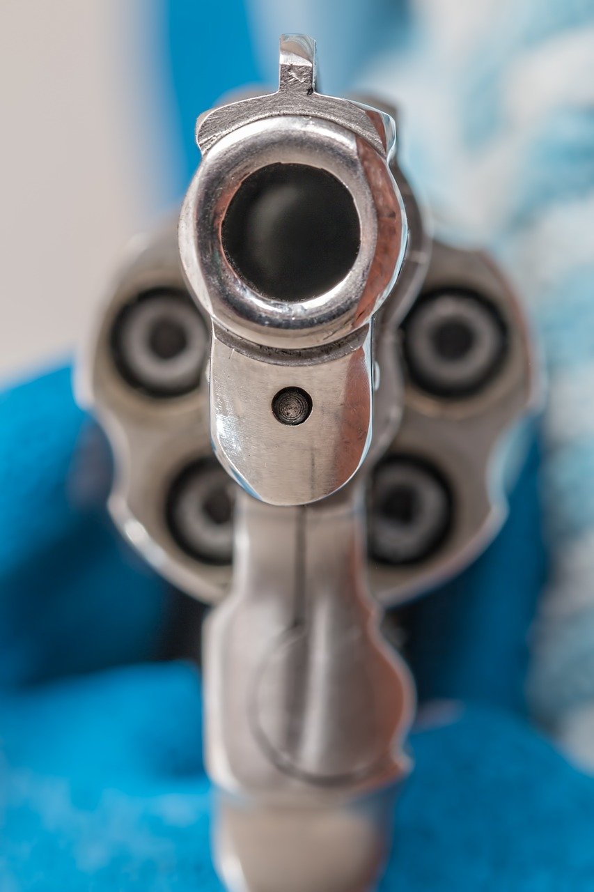 revolver-2789388_1280.jpg