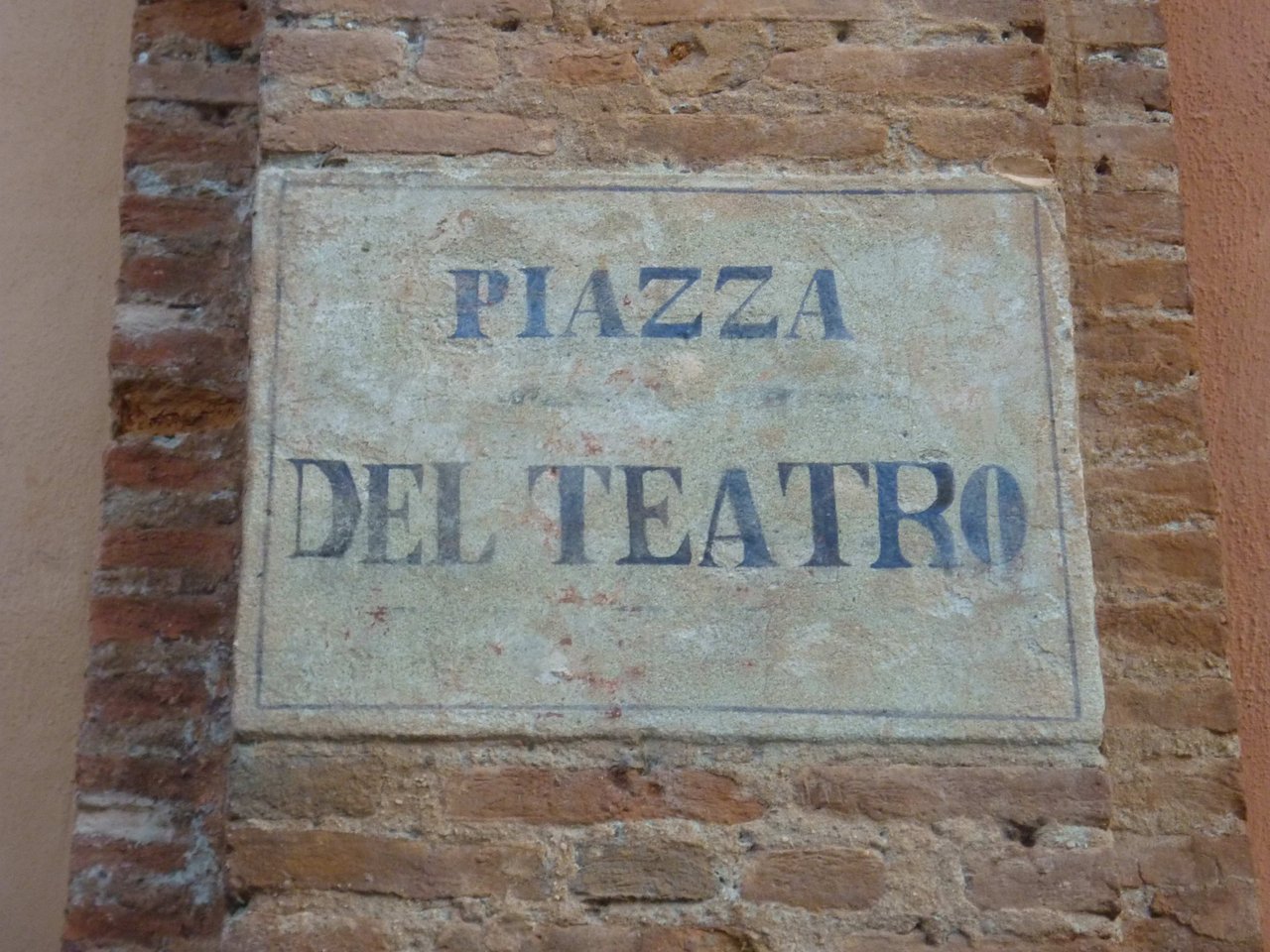 P.zza del Teatro.jpg