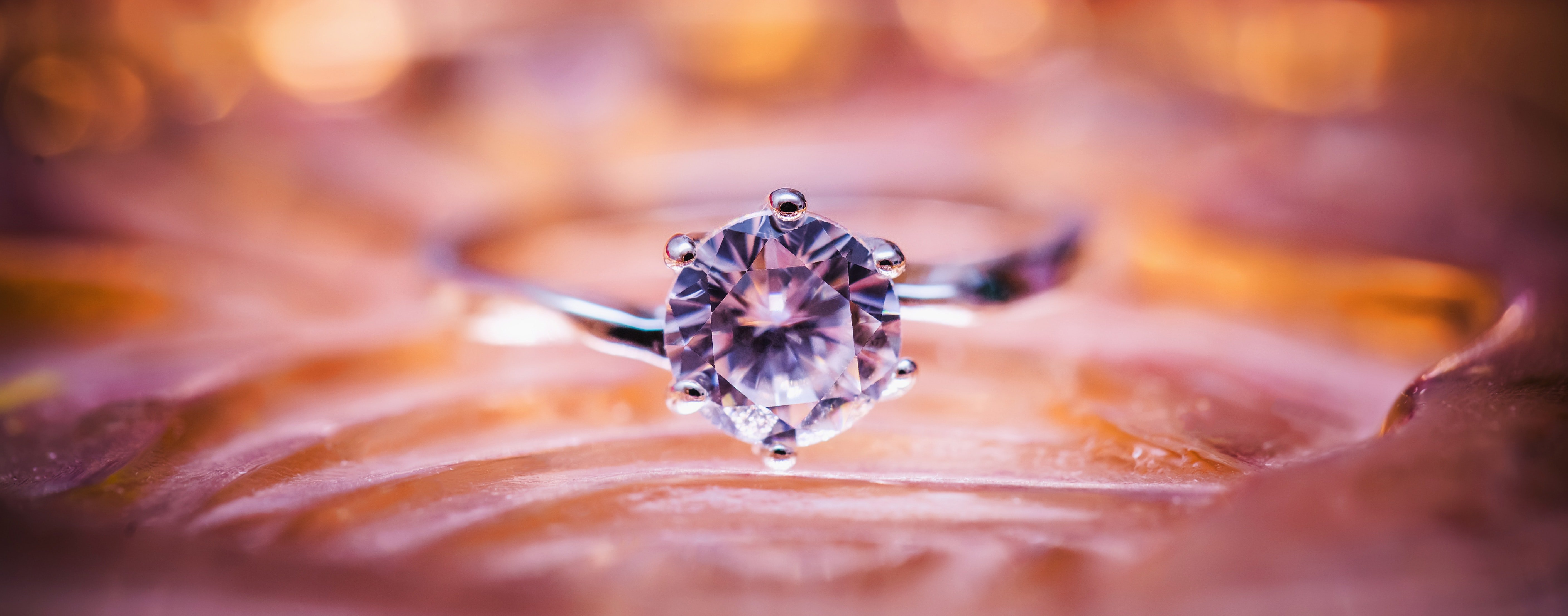 diamond-jewellery-jewelry-115567.jpg