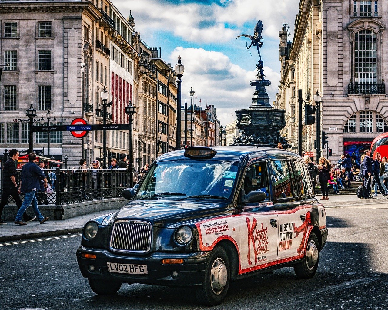 piccadilly-2433165_1280.jpg