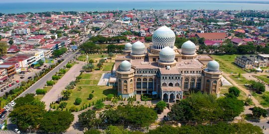 mengunjungi-masjid-islamic-center-lhokseumawe-ikon-kota-petro-dollar.jpg