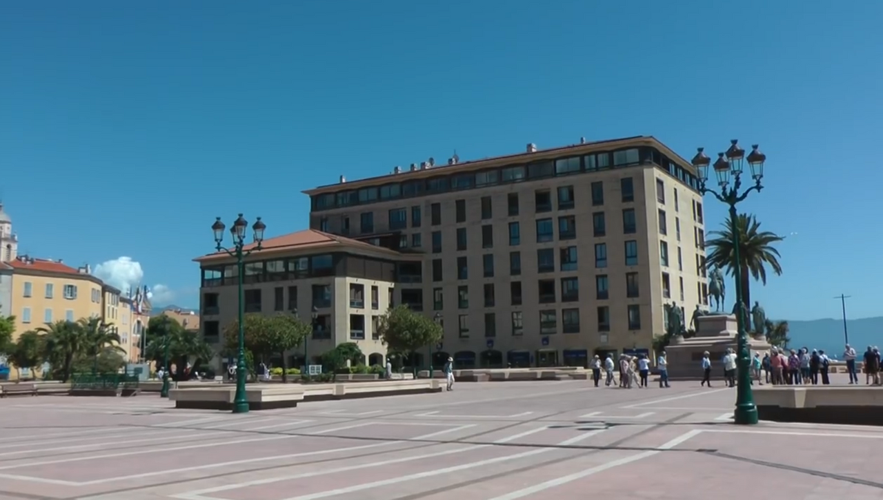 15.-Córcega-(Ajaccio)-piazza-de-Gaulle-1.png