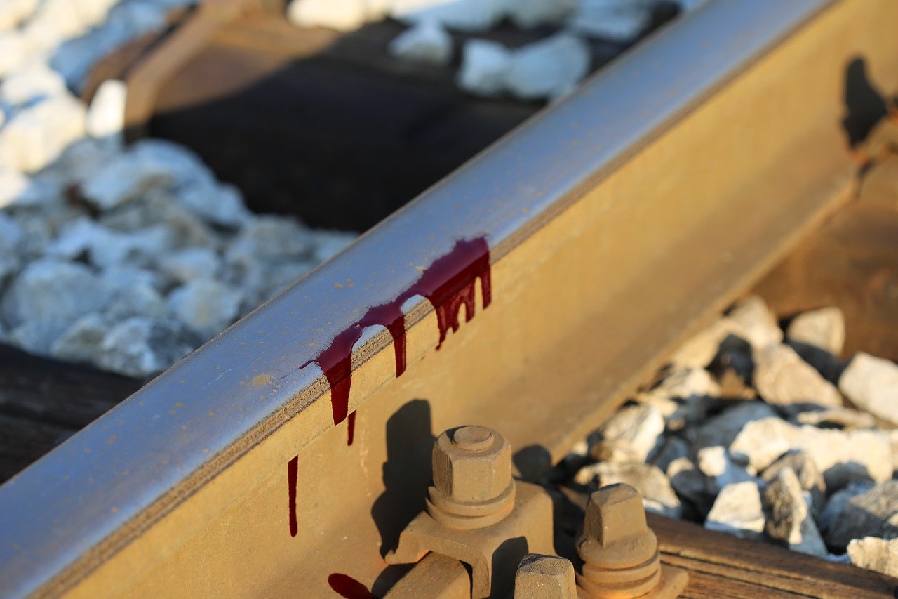 bloody-rail-2803727_1280.jpg